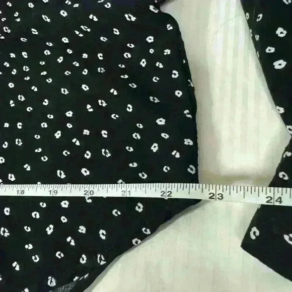 🔥 Black blouse with white floral dots size medium? - Picture 10 of 10